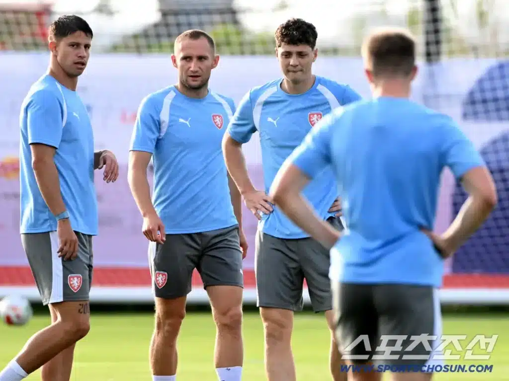 Altitude Challenges Loom for Czech Football Team in Mexico