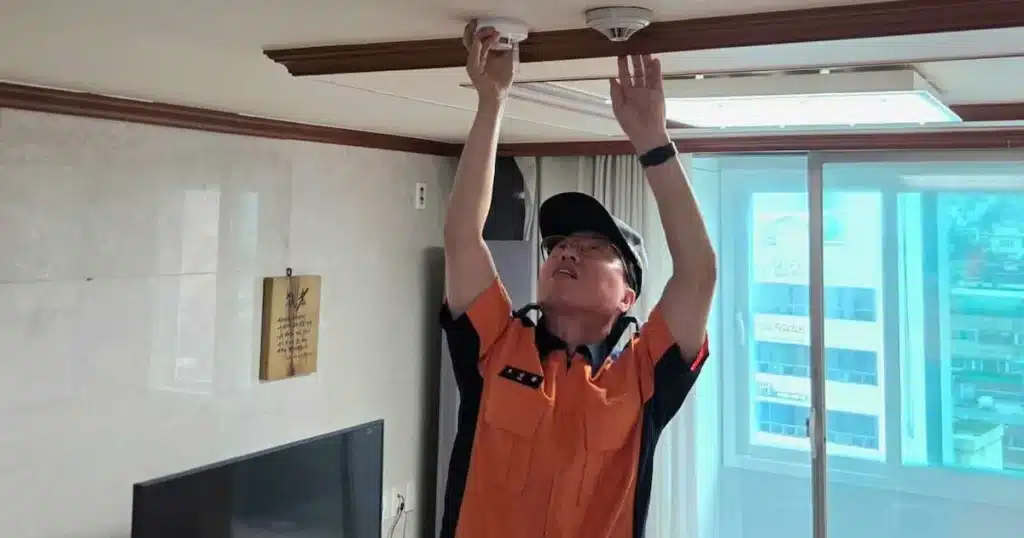Elderly Households Receive Free Fire Alarms Nationwide Elderly Households Receive Free Fire Alarms Nationwide