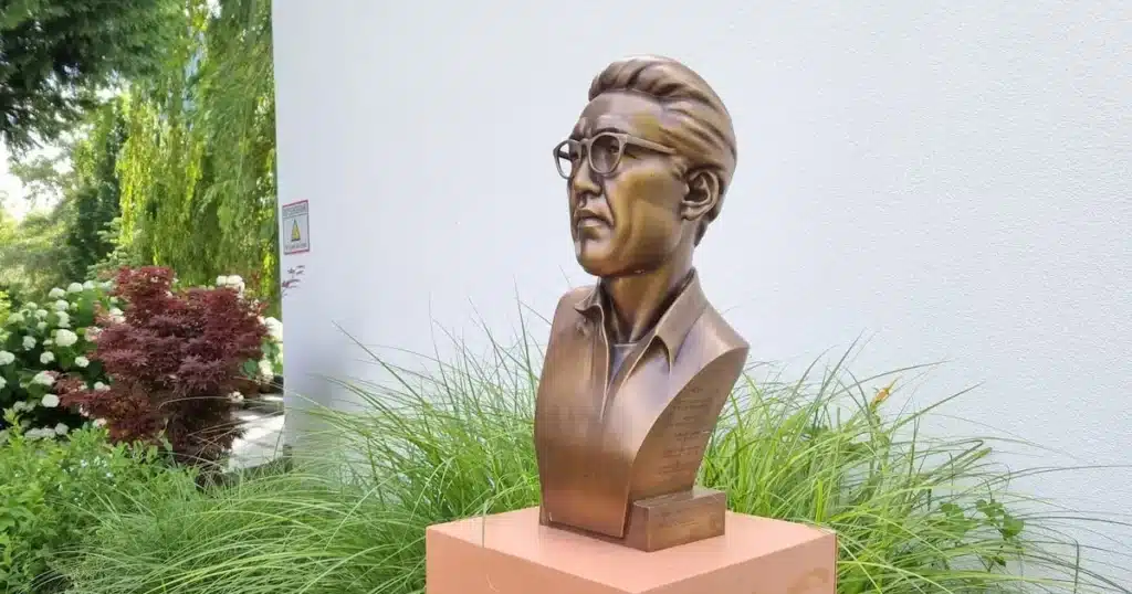Actress Lee Young-ae Funds Poet Cho Chi-hun Statue in Vienna Actress Lee Young-ae Funds Poet Cho Chi-hun Statue in Vienna