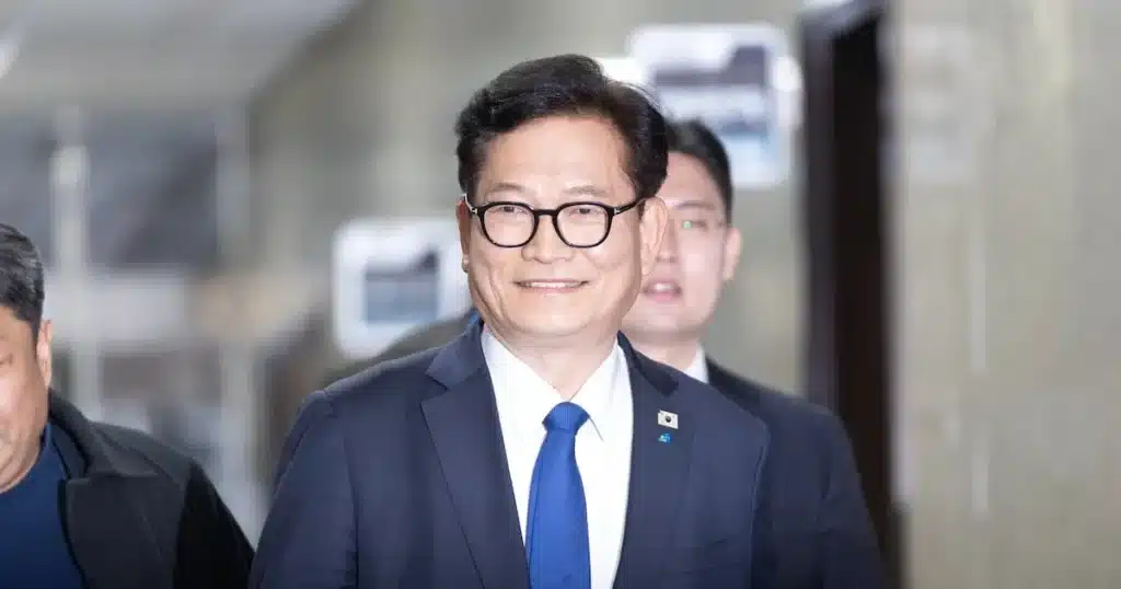 정청래, 당 대표 출마 준비 완료… 이재명, 송영길과 만찬 정청래, 당 대표 출마 준비 완료… 이재명, 송영길과 만찬