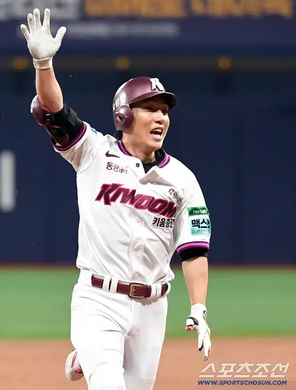 Seo Geon-chang Reaches Milestone: 1,400 Career Games Played Seo Geon-chang Reaches Milestone: 1,400 Career Games Played