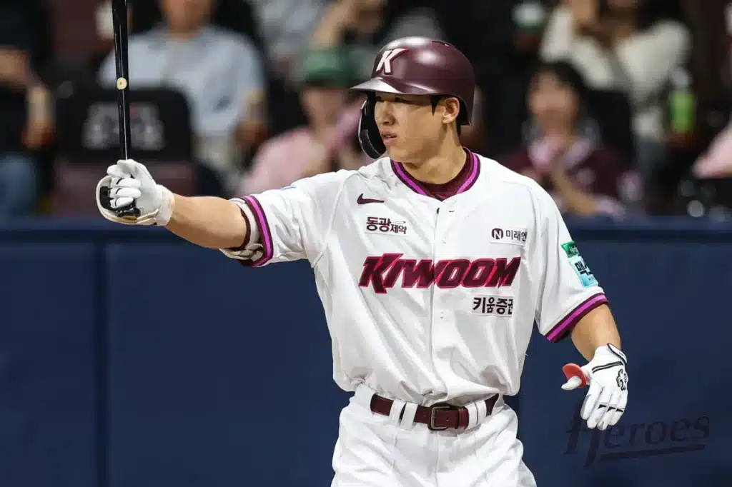 Lee Ju-hyung Sidelined Again with Hamstring Injury After One At-Bat