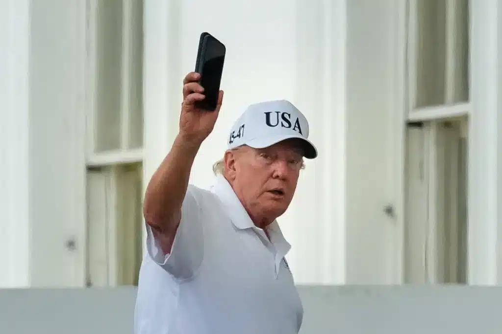 US-Iran Tensions Simmer: Trump Claims Tehran Seeks Talks, Iran Denies Schedule