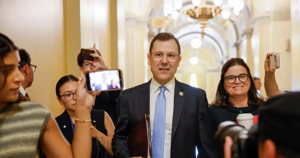 US Lawmaker Returns After 100-Day Absence, Cites Depression