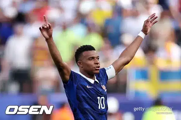 Mbappé Scores Twice as France Dominates Sweden 3-0 to Reach World Cup Round of 16 Mbappé Scores Twice as France Dominates Sweden 3-0 to Reach World Cup Round of 16