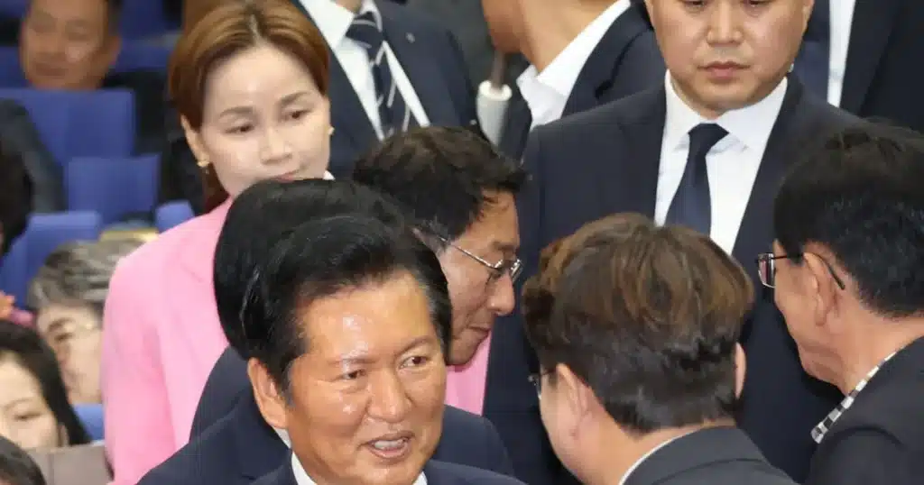 Chung Sye-kyun Outlines Democratic Party’s Path to Power Chung Sye-kyun Outlines Democratic Party’s Path to Power