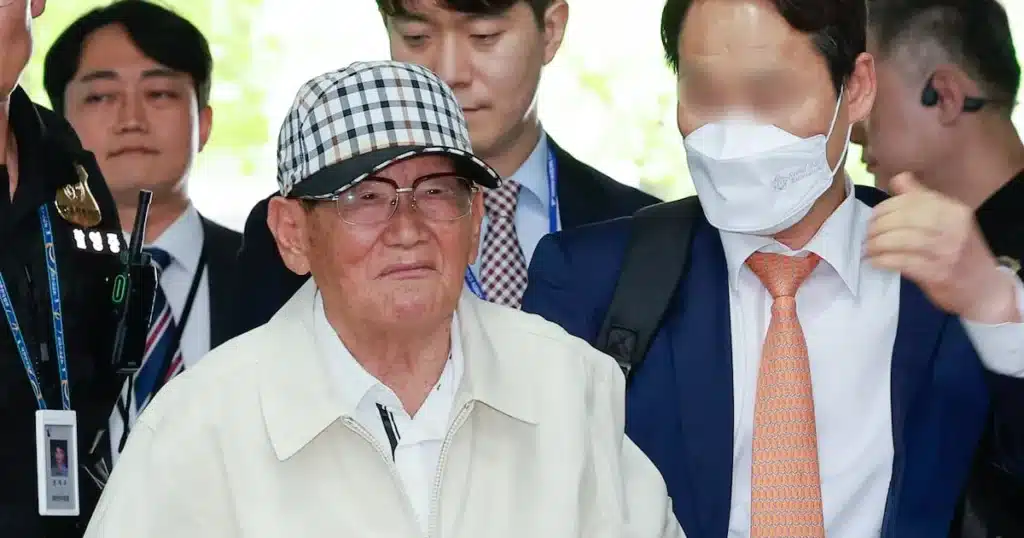 Justice Ministry Probes Shincheonji Pastor’s Alleged Special Treatment of Lee Man-hee Justice Ministry Probes Shincheonji Pastor’s Alleged Special Treatment of Lee Man-hee