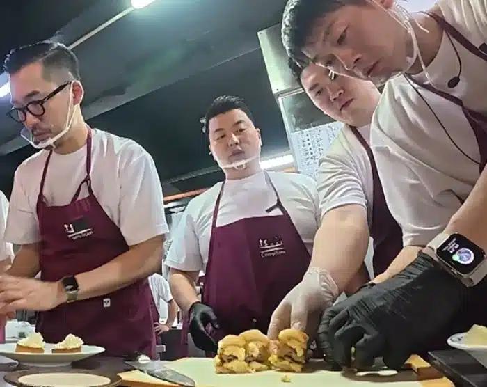 Chef Jung Ho-young’s Caviar Burger Sparks Debate on ‘Luxury Dining’ Chef Jung Ho-young’s Caviar Burger Sparks Debate on ‘Luxury Dining’