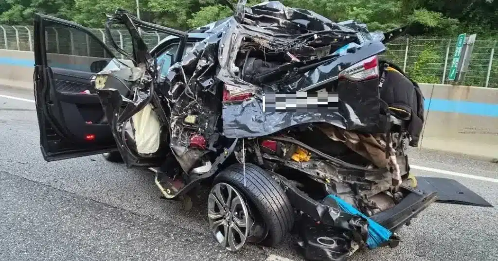 Fatal Multi-Vehicle Collision on Yeongdong Expressway Claims Two Lives Fatal Multi-Vehicle Collision on Yeongdong Expressway Claims Two Lives