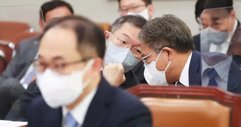 Former Prosecutors Criticize New Investigation Unit Former Prosecutors Criticize New Investigation Unit