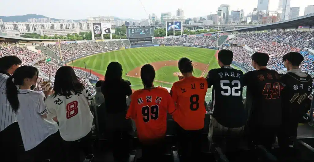 KBO League Attendance Surges, Approaching Historic 13 Million Mark KBO League Attendance Surges, Approaching Historic 13 Million Mark