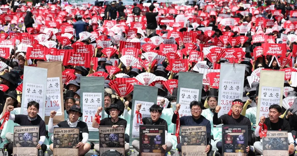 Public Servants and Teachers Demand Wage Hikes Amid Heatwave Public Servants and Teachers Demand Wage Hikes Amid Heatwave