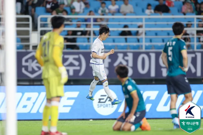 Suwon Samsung Suffers Upset Loss, Denied Top Spot in K League 2 Suwon Samsung Suffers Upset Loss, Denied Top Spot in K League 2