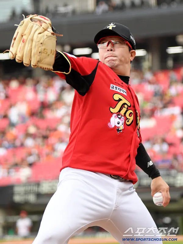 Yang Hyeon-jong’s Enduring Spirit: Leading KIA Through Mid-Season Challenges Yang Hyeon-jong’s Enduring Spirit: Leading KIA Through Mid-Season Challenges