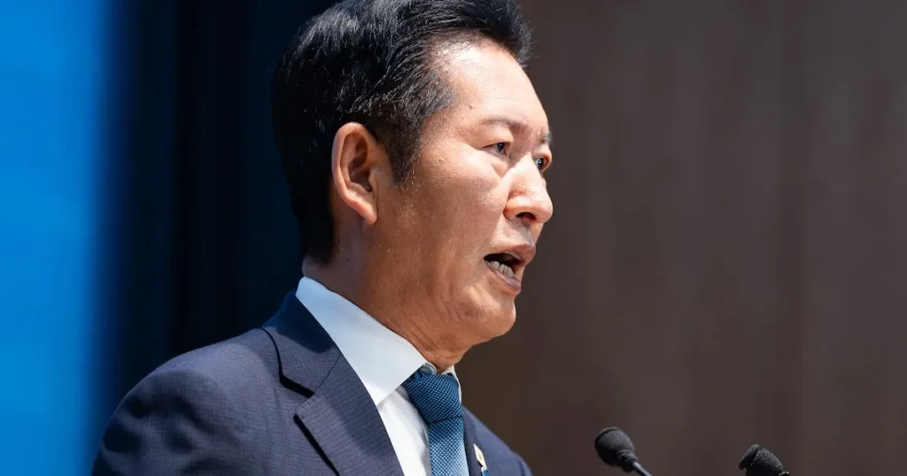 Jeong Cheong-rae Declares Bid for Party Leadership, Pledges Loyalty Jeong Cheong-rae Declares Bid for Party Leadership, Pledges Loyalty