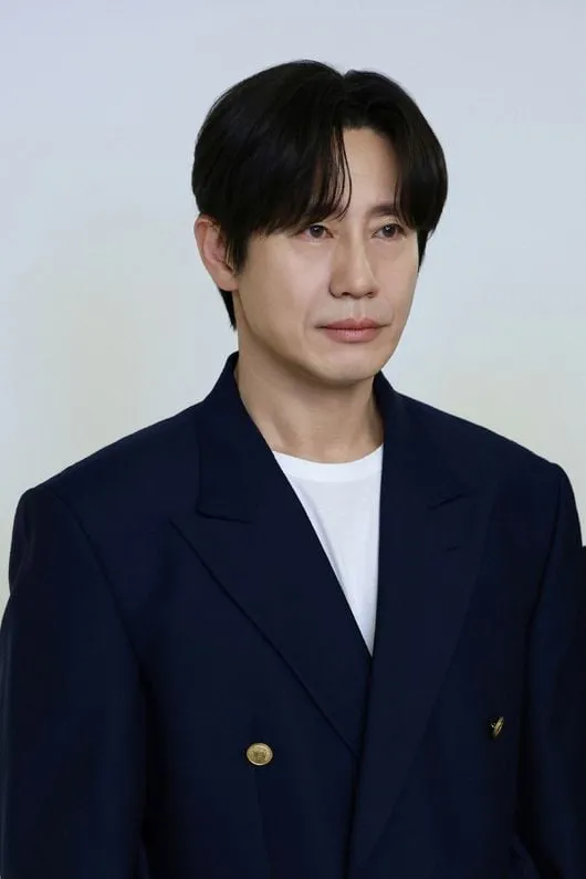 Shin Ha-kyun Elevates ‘Shaman: The Sacred Land’ as Compelling Presenter Shin Ha-kyun Elevates ‘Shaman: The Sacred Land’ as Compelling Presenter
