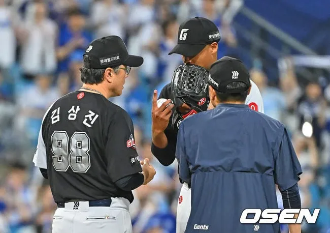 Lotte Giants Manager Explains Pitcher Rodriquez’s Exit at 99 Pitches Lotte Giants Manager Explains Pitcher Rodriquez’s Exit at 99 Pitches