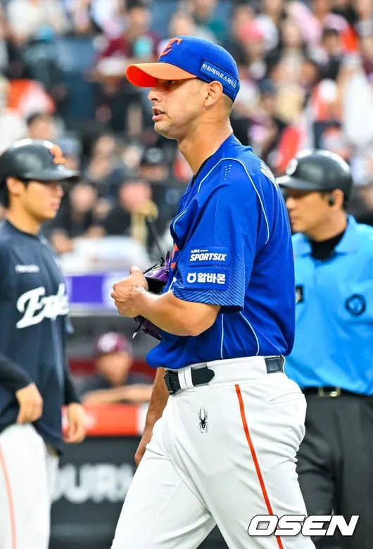 Erslandes Ejected After Hitting Batter with 152km Fastball Erslandes Ejected After Hitting Batter with 152km Fastball