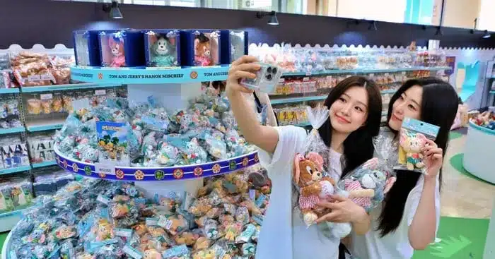 Tom and Jerry Explore Korea in Hanok Pop-Up Shop Tom and Jerry Explore Korea in Hanok Pop-Up Shop