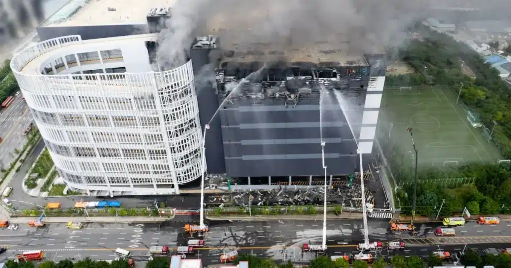 Incheon Coupang Logistics Center Fire: Containment Efforts Underway Incheon Coupang Logistics Center Fire: Containment Efforts Underway
