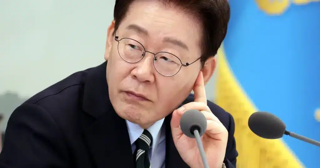 President Lee Denies Violating Election Law on Party Rejoining President Lee Denies Violating Election Law on Party Rejoining