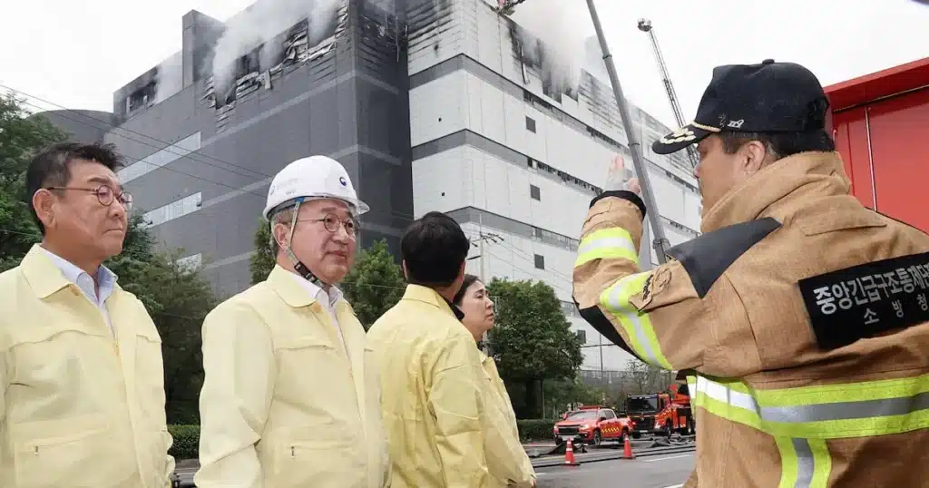 Interior Minister Inspects Coupang Warehouse Fire Site in Incheon Interior Minister Inspects Coupang Warehouse Fire Site in Incheon