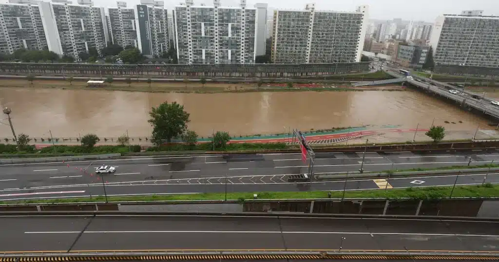 Seoul Floods: Heavy Rains Trigger Road Closures, Damage Seoul Floods: Heavy Rains Trigger Road Closures, Damage