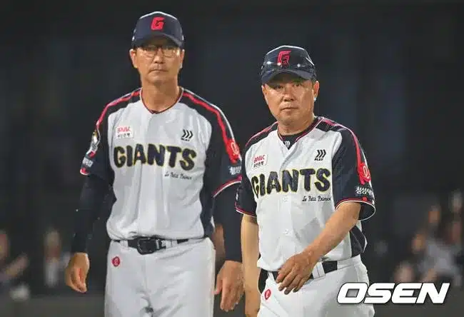 Lotte Giants Hold Late-Night Practice After Tough Loss Lotte Giants Hold Late-Night Practice After Tough Loss