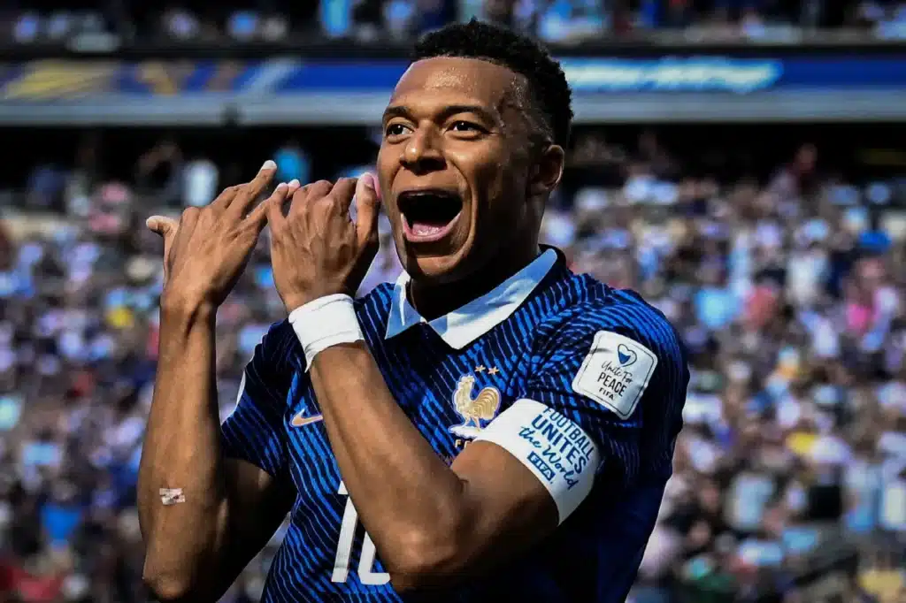 Mbappé Tries to Lure Olise to Real Madrid, Bayern Munich Players Resist Mbappé Tries to Lure Olise to Real Madrid, Bayern Munich Players Resist