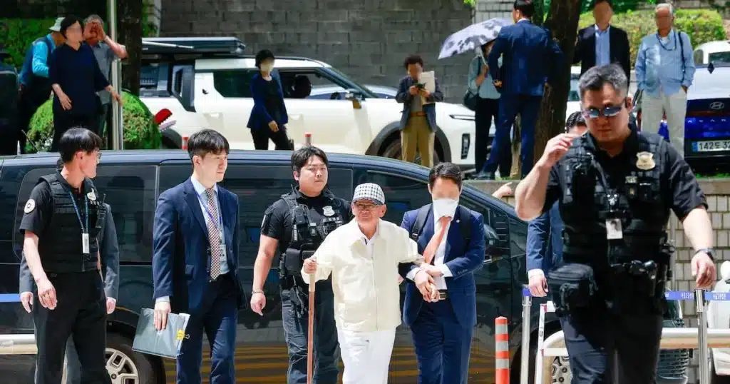 Joint Investigation Uncovers Shincheonji Members Joining Democratic Party Joint Investigation Uncovers Shincheonji Members Joining Democratic Party