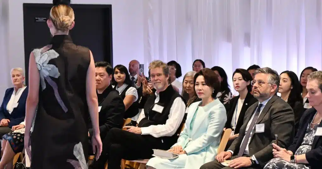 Kim Hye-kyung Champions Hanji’s Cultural Value in US Showcase Kim Hye-kyung Champions Hanji’s Cultural Value in US Showcase