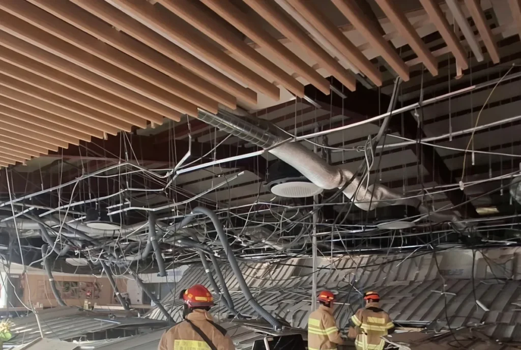 Yangpyeong Restaurant Ceiling Collapse Injures 14