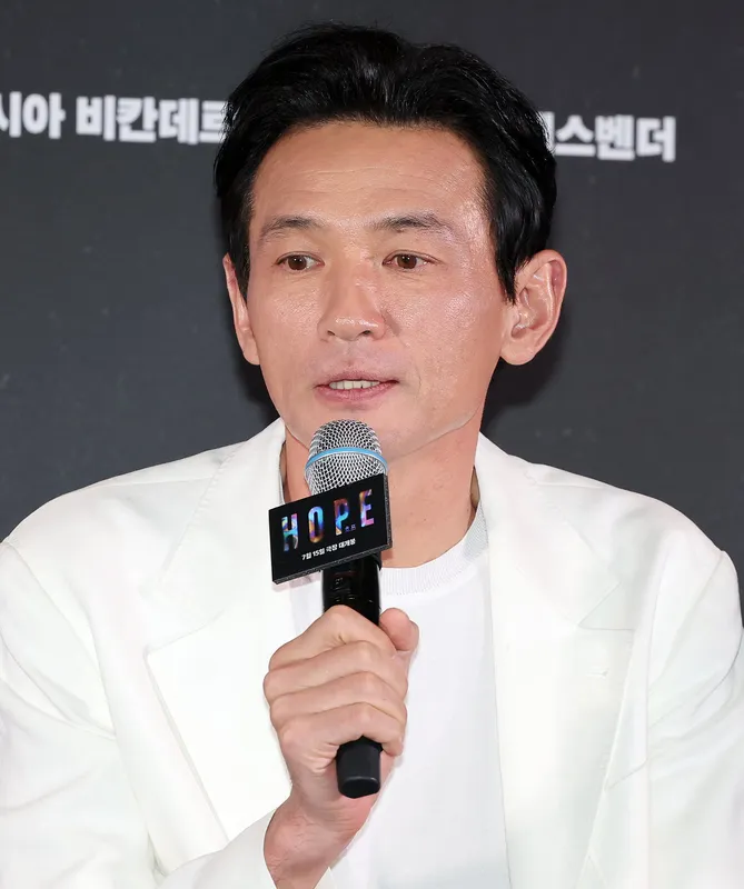 Actress Hwang Jung-min Denies Extortion Claims Amid Stalking Allegations Actress Hwang Jung-min Denies Extortion Claims Amid Stalking Allegations