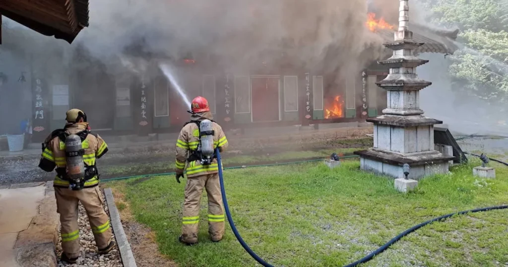 Samhwasa Temple Fire: Evacuations Underway in Donghae Samhwasa Temple Fire: Evacuations Underway in Donghae
