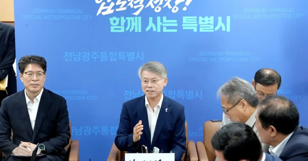 JeonnamGwangju Mayor Vows Policy Integration by September JeonnamGwangju Mayor Vows Policy Integration by September