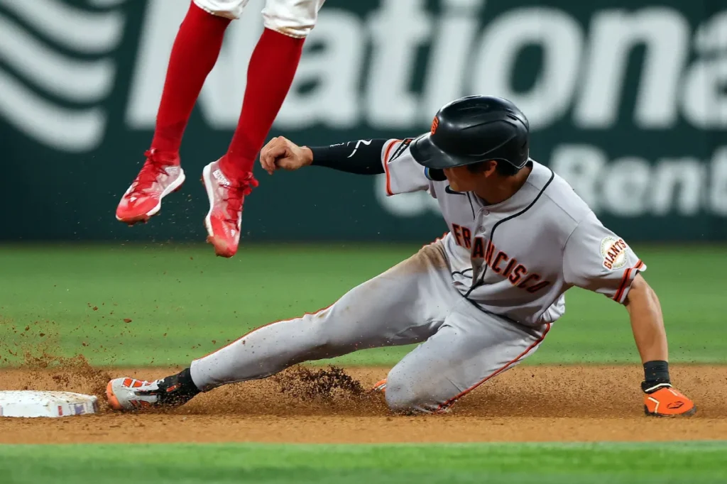 Jung Hoo Lee Powers Giants to Victory Amidst Roster Shakeup Jung Hoo Lee Powers Giants to Victory Amidst Roster Shakeup