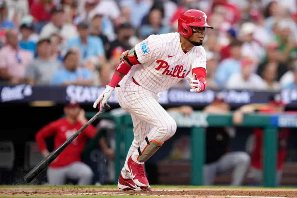 Luís Arráez Shines in Phillies Debut with Multi-Hit Performance Luís Arráez Shines in Phillies Debut with Multi-Hit Performance