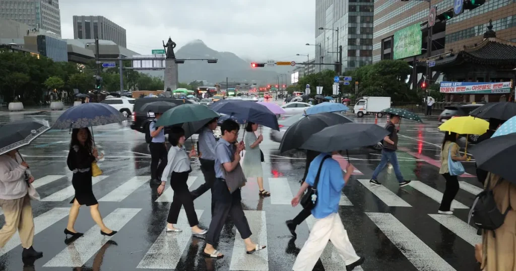 Workplace Dress Code Debate: What’s Acceptable for Commuting? Workplace Dress Code Debate: What’s Acceptable for Commuting?