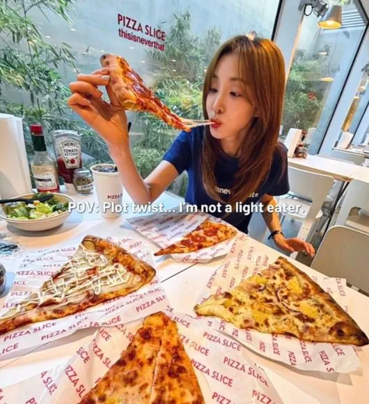 Sandara Park’s Tiny Face vs. Giant Pizza: A Viral Sensation Sandara Park’s Tiny Face vs. Giant Pizza: A Viral Sensation