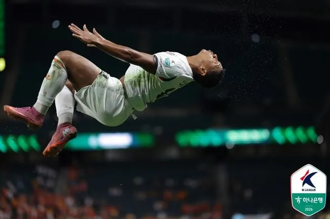 Negueba’s Hat-Trick Propels Jeju to Victory Over Jeonbuk Negueba’s Hat-Trick Propels Jeju to Victory Over Jeonbuk