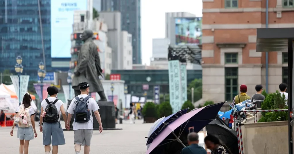 Seoul Reports 2 Heatstroke Deaths in One Day, Highest This Summer Seoul Reports 2 Heatstroke Deaths in One Day, Highest This Summer