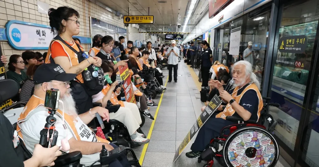 Subway Protests Halt Trains at Seoul’s Yongsan Station