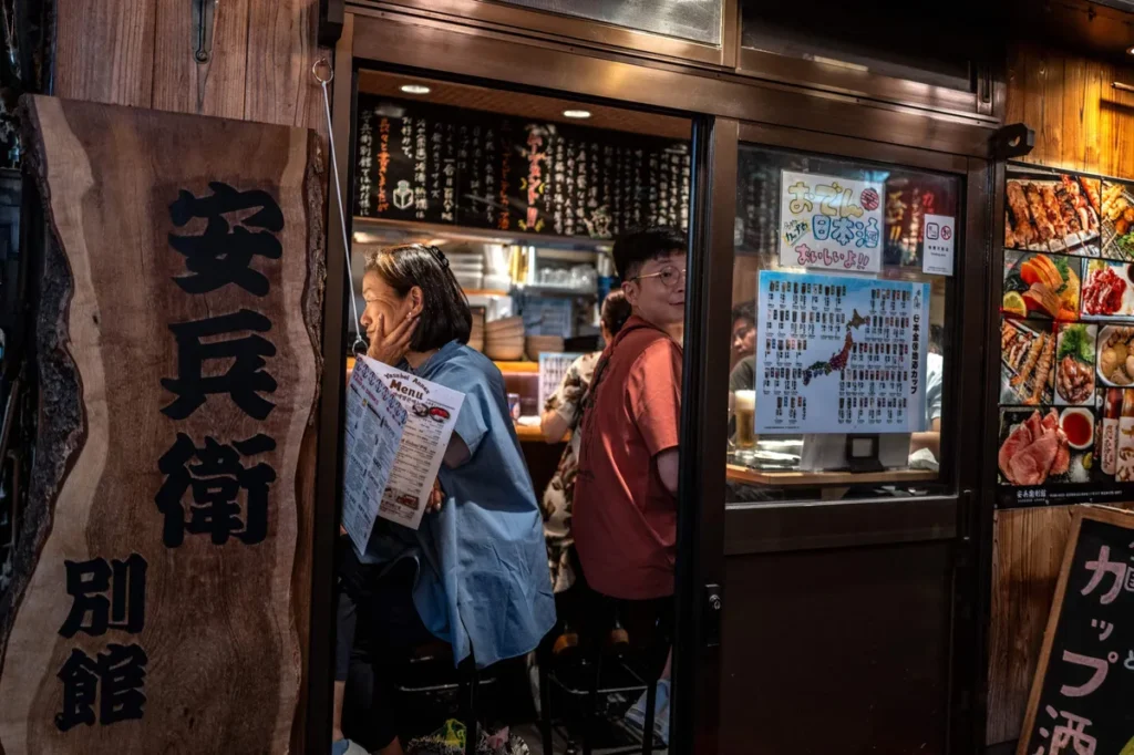Japan’s Izakaya Culture Faces Unprecedented Decline Japan’s Izakaya Culture Faces Unprecedented Decline