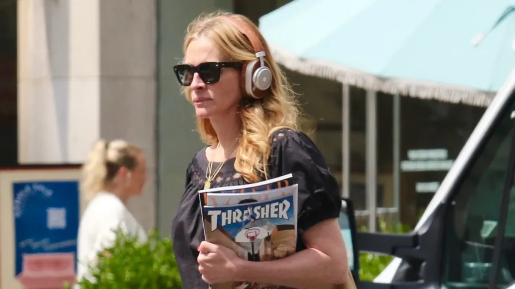 Julia Roberts’ Style Secret: Elevating Outfits with Unexpected Accessories Julia Roberts’ Style Secret: Elevating Outfits with Unexpected Accessories