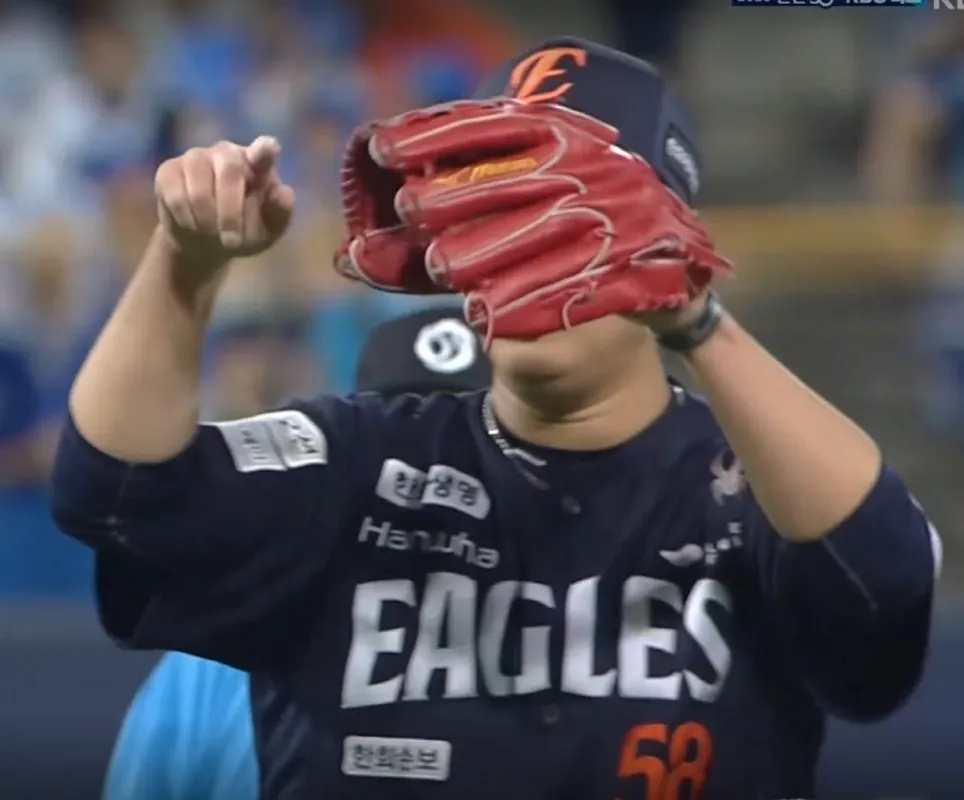 Park Sang-won’s Controversial Throws: Two Mysteries in Hanwha Eagles’ Loss Park Sang-won’s Controversial Throws: Two Mysteries in Hanwha Eagles’ Loss