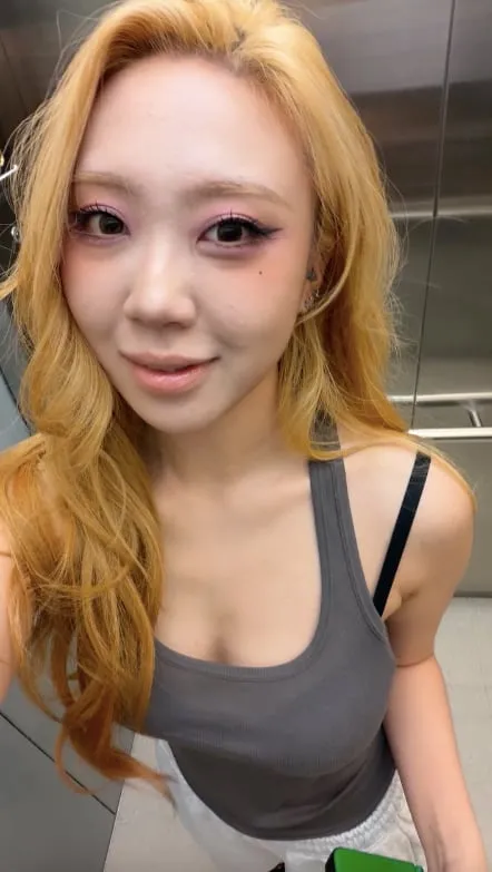 Lee Young-ji Flaunts Slim Figure After 13kg Weight Loss Lee Young-ji Flaunts Slim Figure After 13kg Weight Loss