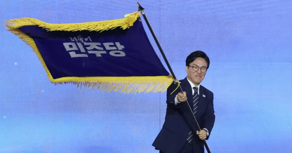 New Democratic Party Leader Kim Min-seok Visits Flood-Hit Geoje New Democratic Party Leader Kim Min-seok Visits Flood-Hit Geoje