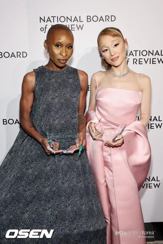 Ariana Grande and Cynthia Erivo Quash Feud Rumors with On-Stage Affection Ariana Grande and Cynthia Erivo Quash Feud Rumors with On-Stage Affection