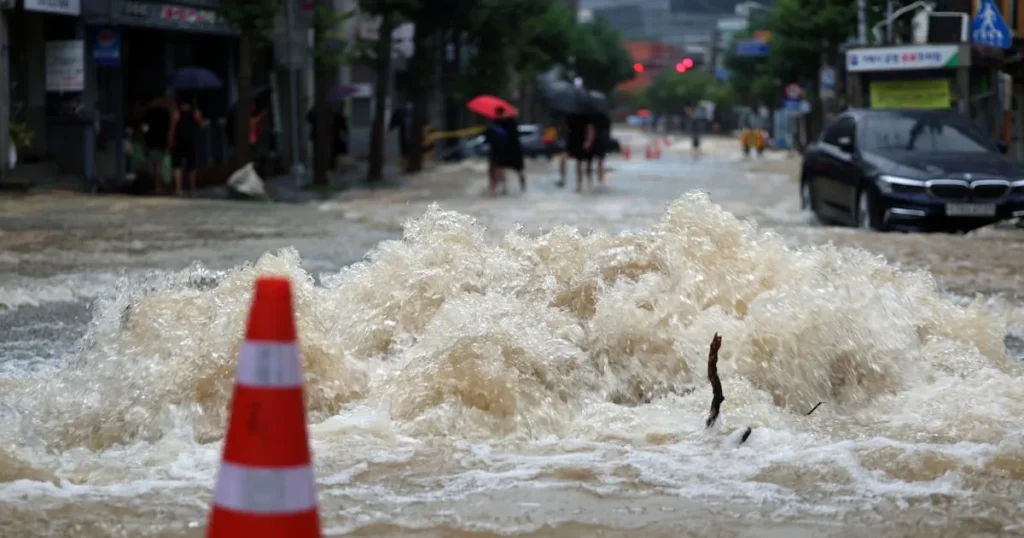 Heavy Rains Trigger Evacuations, Damage Homes Across South Korea Heavy Rains Trigger Evacuations, Damage Homes Across South Korea