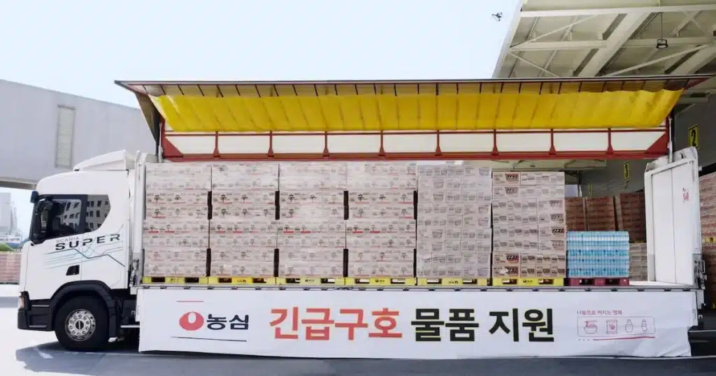 Nongshim Aids Typhoon Victims in Gyeongnam with Emergency Food Packs Nongshim Aids Typhoon Victims in Gyeongnam with Emergency Food Packs